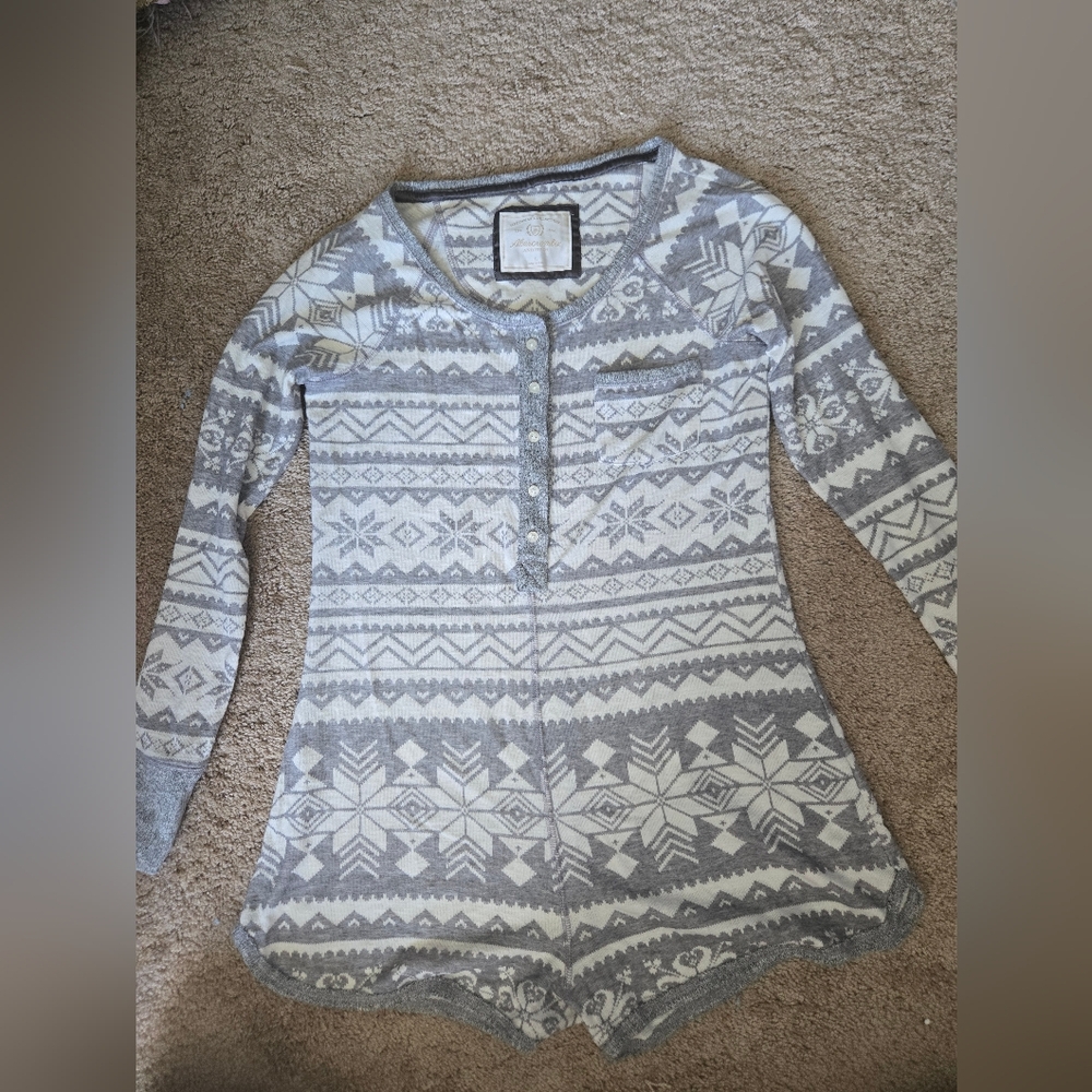 Abercrombie & Fitch Gray and White sleep romper